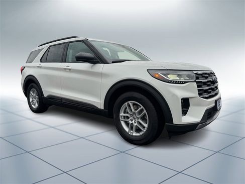 New 2026 Ford Explorer Active w/ Active Comfort Package image 2