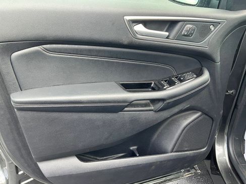 Used 2019 Ford Edge Titanium w/ Equipment Group 301A AWD/4WD image 30