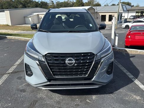Used 2022 Nissan Kicks SR image 2