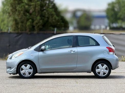 Used 2009 Toyota Yaris 2-Door Hatchback FWD image 8