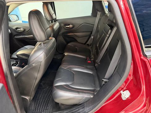 Used 2016 Jeep Cherokee Trailhawk w/ Leather Interior Group AWD/4WD image 17