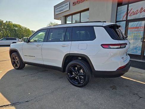Used 2025 Jeep Grand Cherokee L Limited w/ Luxury Tech Group II AWD/4WD image 6