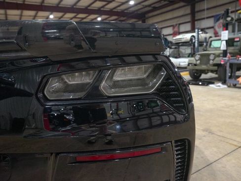 Used 2017 Chevrolet Corvette Z06 w/ Z07 Performance Package RWD image 37