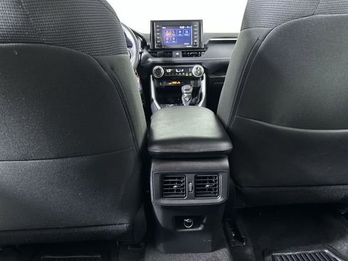 Used 2021 Toyota RAV4 LE AWD/4WD image 22