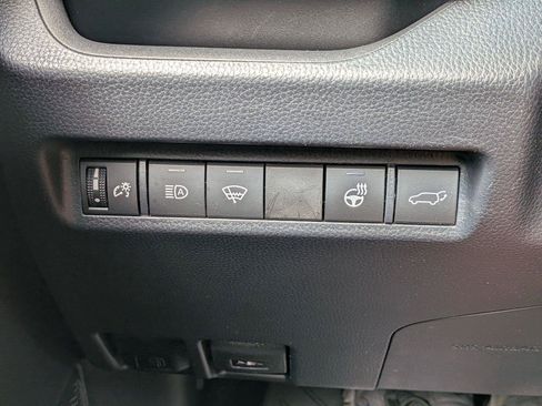 Used 2020 Toyota RAV4 XLE Premium AWD/4WD image 27