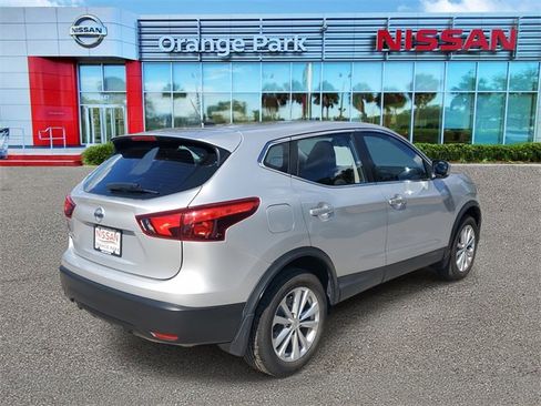 Used 2017 Nissan Rogue Sport S w/ S Appearance Package image 2