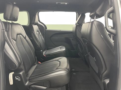 Used 2025 Chrysler Pacifica Select FWD image 33