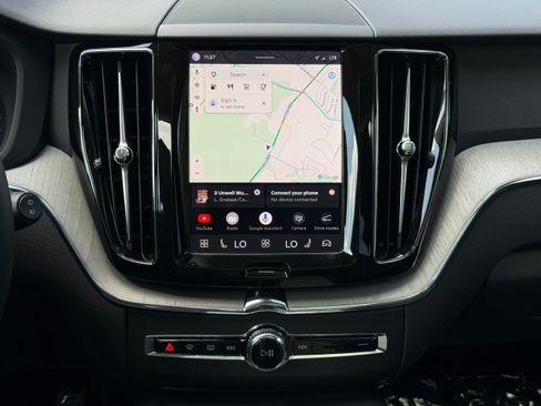 Certified 2025 Volvo XC60 B5 Plus AWD/4WD image 15