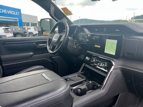 Used 2024 GMC Sierra 2500 AT4X AWD/4WD image 11