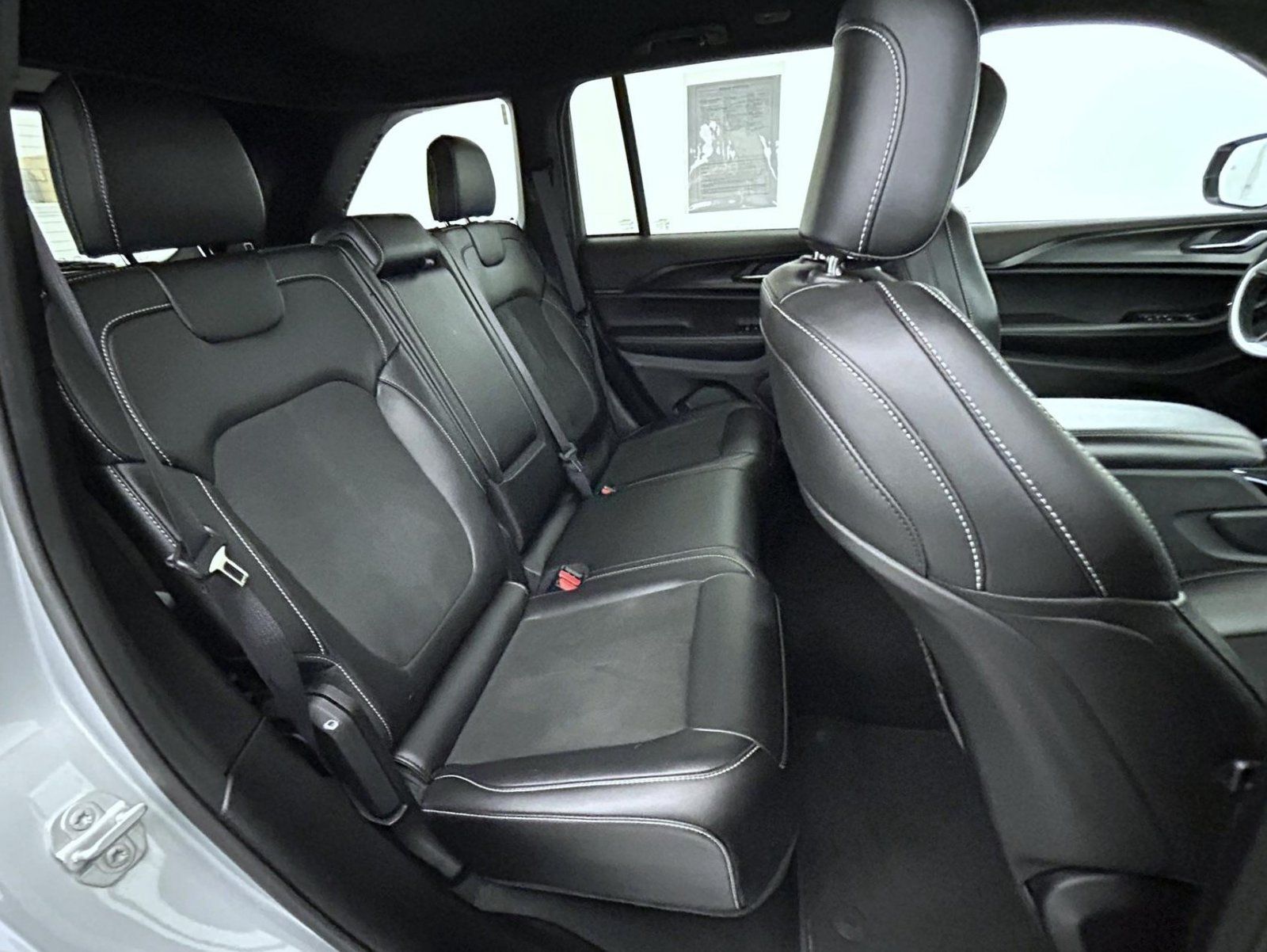 Certified 2025 Jeep Grand Cherokee Altitude AWD/4WD image 18