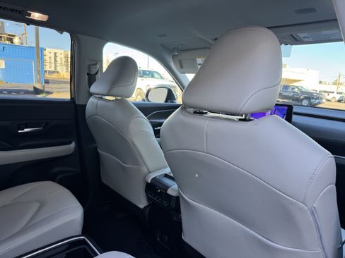 Used 2025 Toyota Grand Highlander XLE image 18