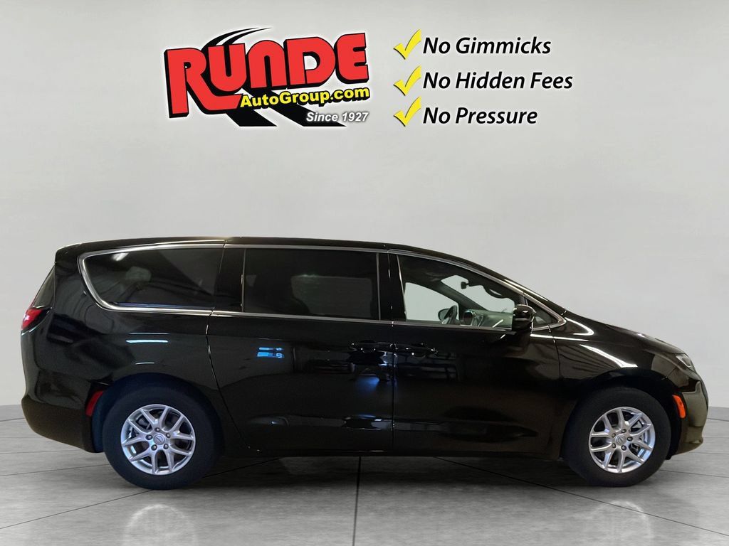 Used 2026 Chrysler Pacifica Select FWD image 7