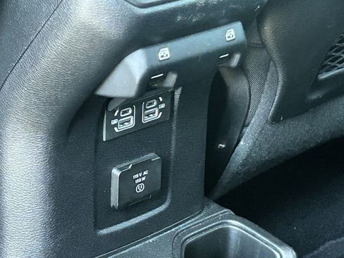 Used 2025 Jeep Wrangler Unlimited Rubicon AWD/4WD image 32
