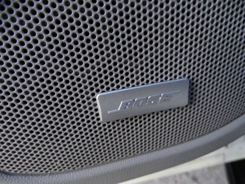 Used 2023 GMC Acadia SLE w/ Infotainment Package image 15