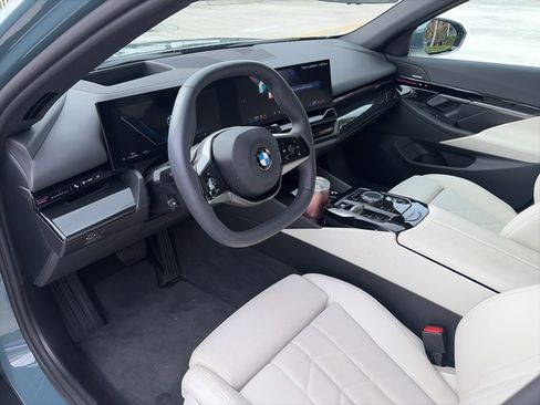 Certified 2025 BMW 530i w/ Premium Package image 7