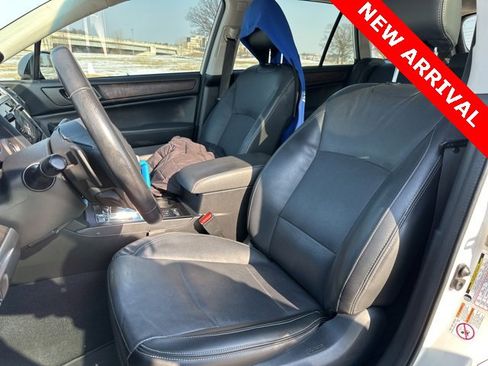Used 2017 Subaru Outback 2.5i Limited image 2