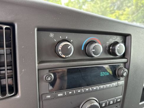 Used 2021 Chevrolet Express 2500 RWD image 47