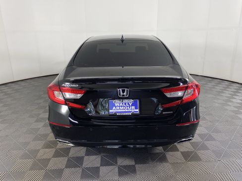 Used 2018 Honda Accord Touring image 10