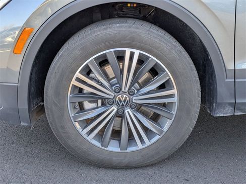 Used 2024 Volkswagen Tiguan SE image 11