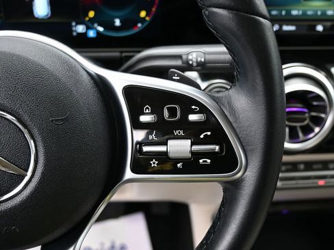 Used 2022 Mercedes-Benz GLA 250 w/ Premium Package Lite image 18