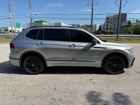 Used 2022 Volkswagen Tiguan SE R-Line FWD image 8