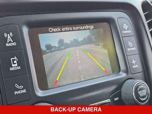 Used 2016 Jeep Cherokee Sport FWD image 27