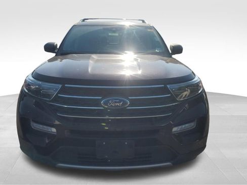 Used 2022 Ford Explorer XLT w/ Equipment Group 202A AWD/4WD image 10