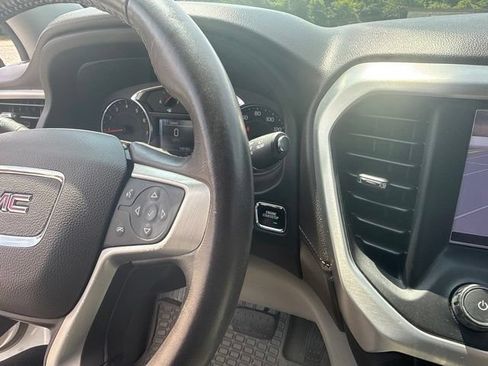 Used 2017 GMC Acadia SLT FWD image 8