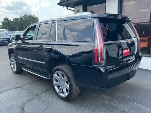 Used 2019 Cadillac Escalade Luxury RWD image 5