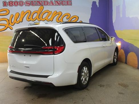 Used 2022 Chrysler Pacifica Touring-L FWD image 8