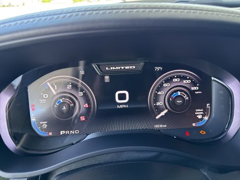 Used 2025 RAM 2500 Limited AWD/4WD image 18
