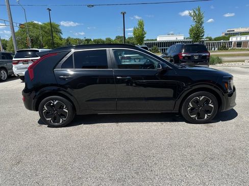 Used 2023 Kia Niro Wave w/ Wave Preserve Package FWD image 6