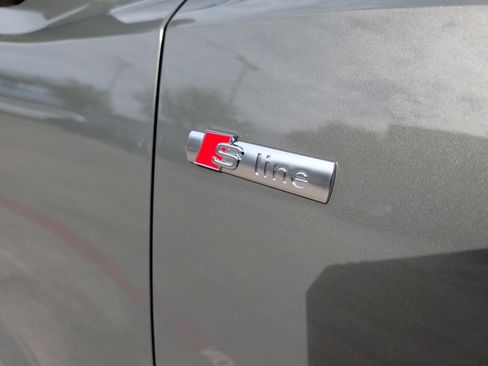 Certified 2022 Audi Q3 2.0T Premium Plus w/ Premium Plus Package image 40