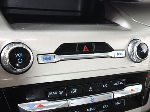 Used 2023 Ford Explorer XLT w/ Equipment Group 202A image 21