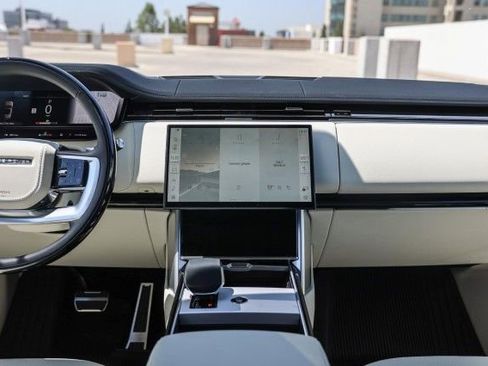New 2025 Land Rover Range Rover SE image 14