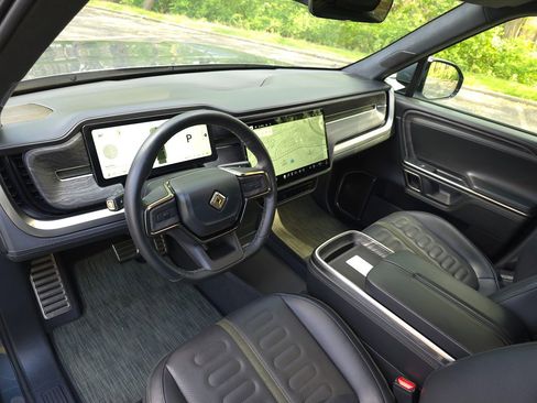 Used 2024 Rivian R1T Adventure image 2