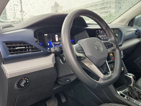 Used 2024 Volkswagen Taos SE image 6