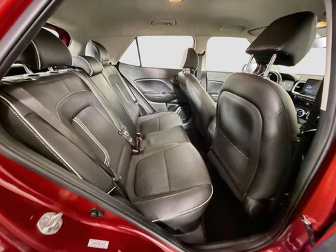 Used 2024 Hyundai Venue Limited FWD image 27