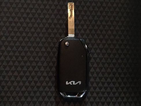 Used 2025 Kia Soul LX image 32