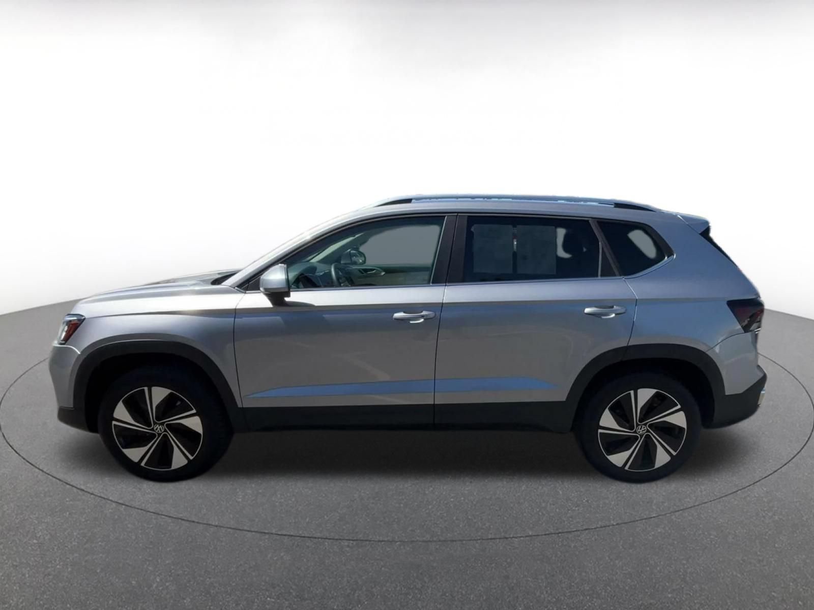 Used 2026 Volkswagen Taos SE AWD/4WD image 8