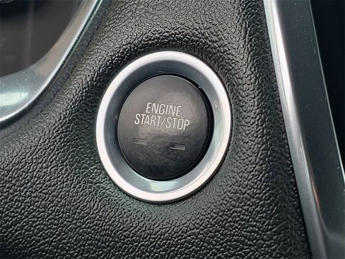 Used 2023 Chevrolet Traverse LT image 17