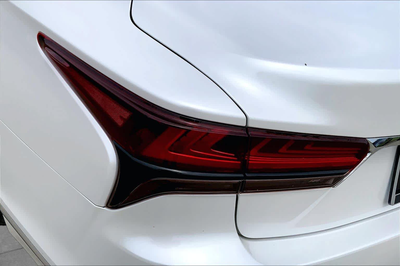 Used 2022 Lexus LS 500 w/ Interior Upgrade Package RWD image 28