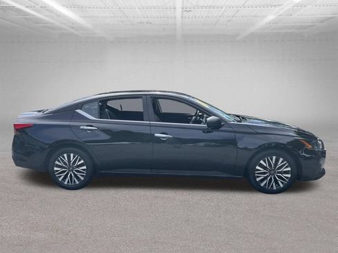 Used 2024 Nissan Altima 2.5 SV FWD image 5