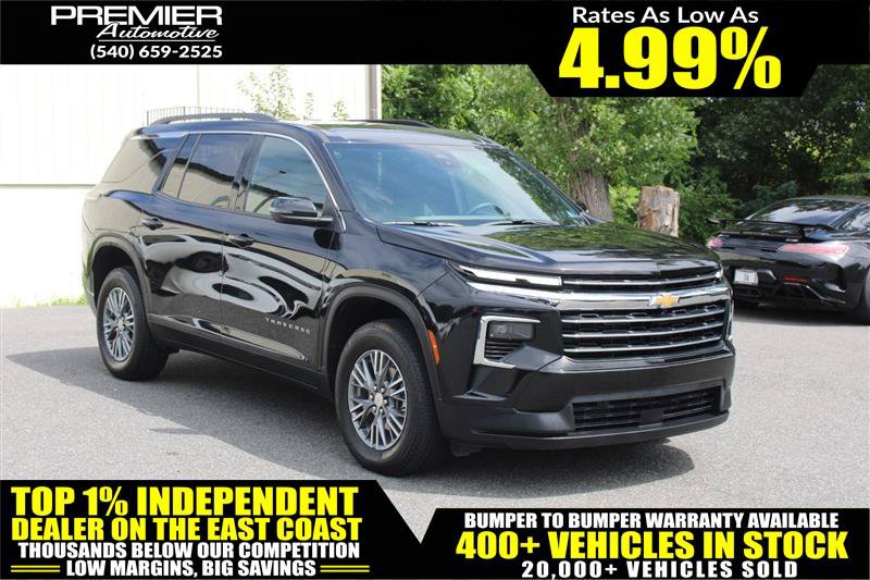 Used 2026 Chevrolet Traverse LT FWD image 1