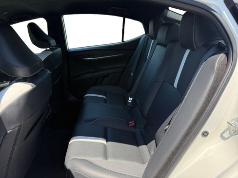 Used 2025 Toyota Camry SE FWD image 16