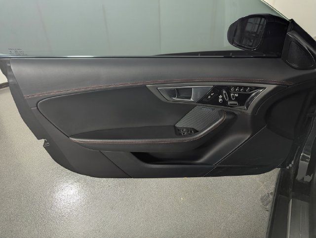 Used 2015 Jaguar F-TYPE R RWD image 9