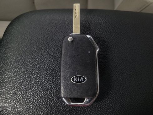 Used 2021 Kia Forte LXS FWD image 32