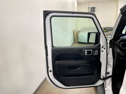 Used 2023 Jeep Wrangler Sahara w/ Cold Weather Group image 17