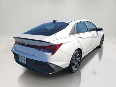 Certified 2025 Hyundai Elantra Sport FWD image 7