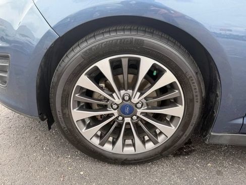 Used 2018 Ford C-MAX Titanium FWD image 18
